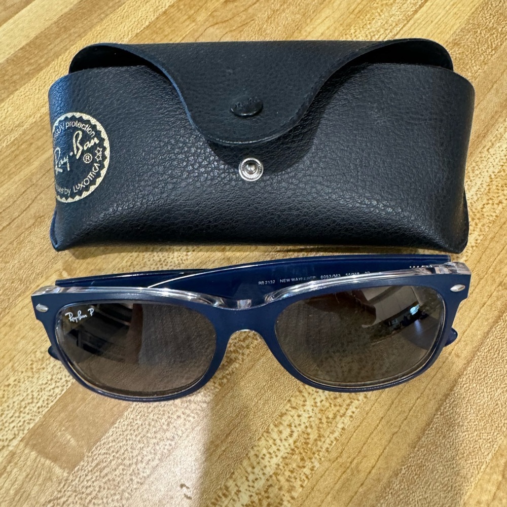 Dark blue Rayban Wayfarer